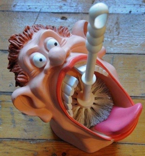 Érdekes WC-kefe tartó