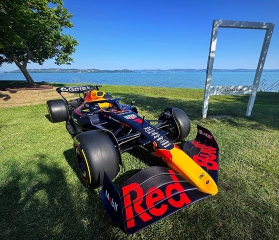 Eközben Zamárdiban