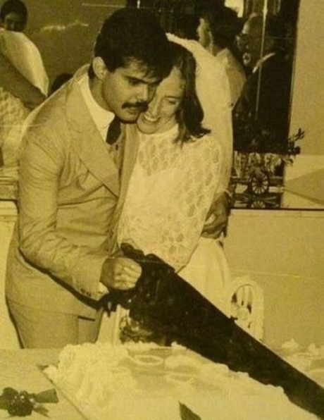 Gondolom hősünknek asztalos a szakmája