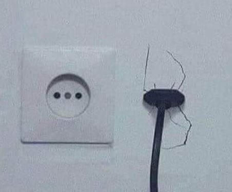 Chuck Norrisnak ott van a konnektor, ahol ő akarja