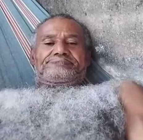 A hűtőben levő dobozos szeder és málna