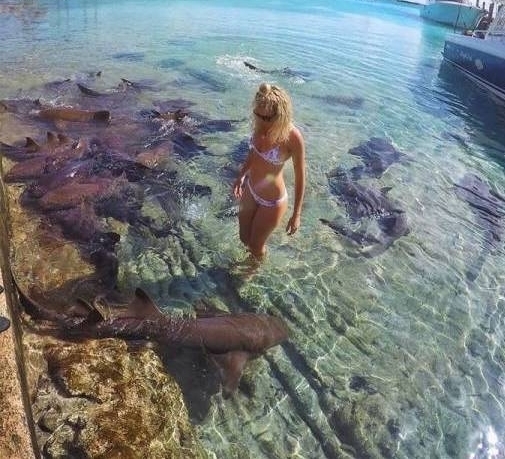 Hajnali 5-kor a buliban, amikor már csak egy csaj van a táncparketten