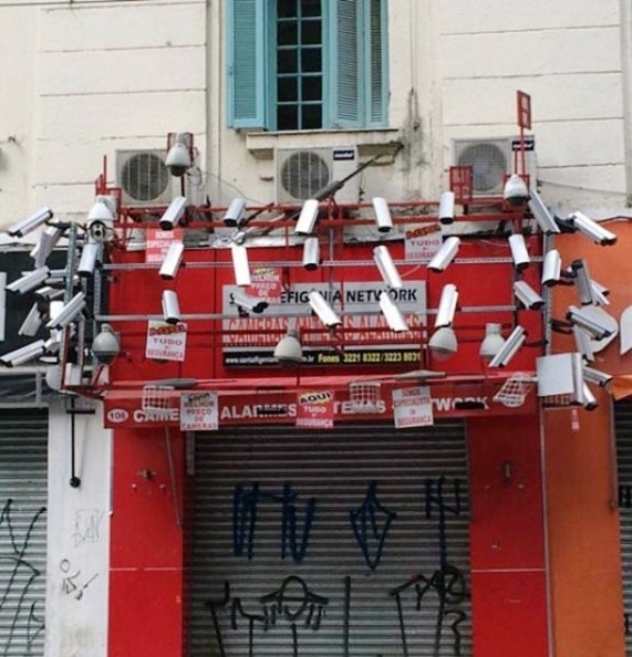 Kicsit sem lehet paranoiás a tulaj