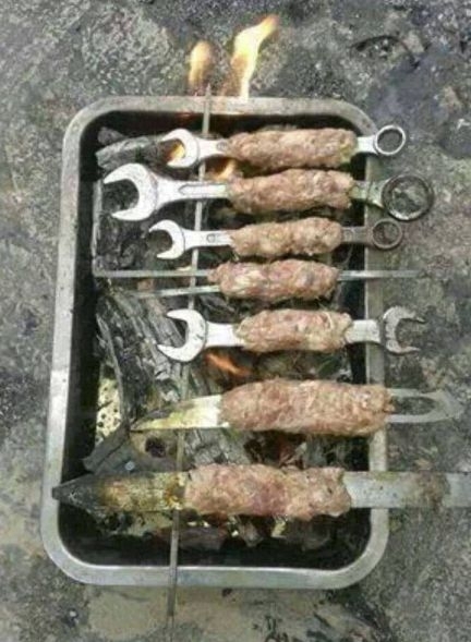 Készül az ebéd a műhelyben