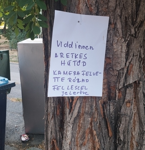 Egy aszódi lakótelepen járunk