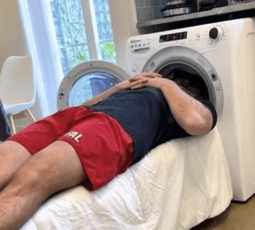 Főnök! Ma nem tudok bejönni, mert kórházban vagyok CT vizsgálaton